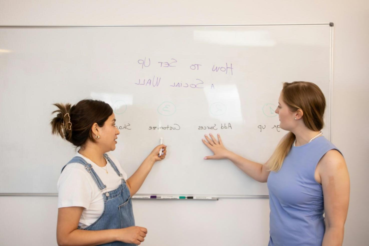 Session de travail collaborative entre entrepreneurs et mentors lors du programme de financement